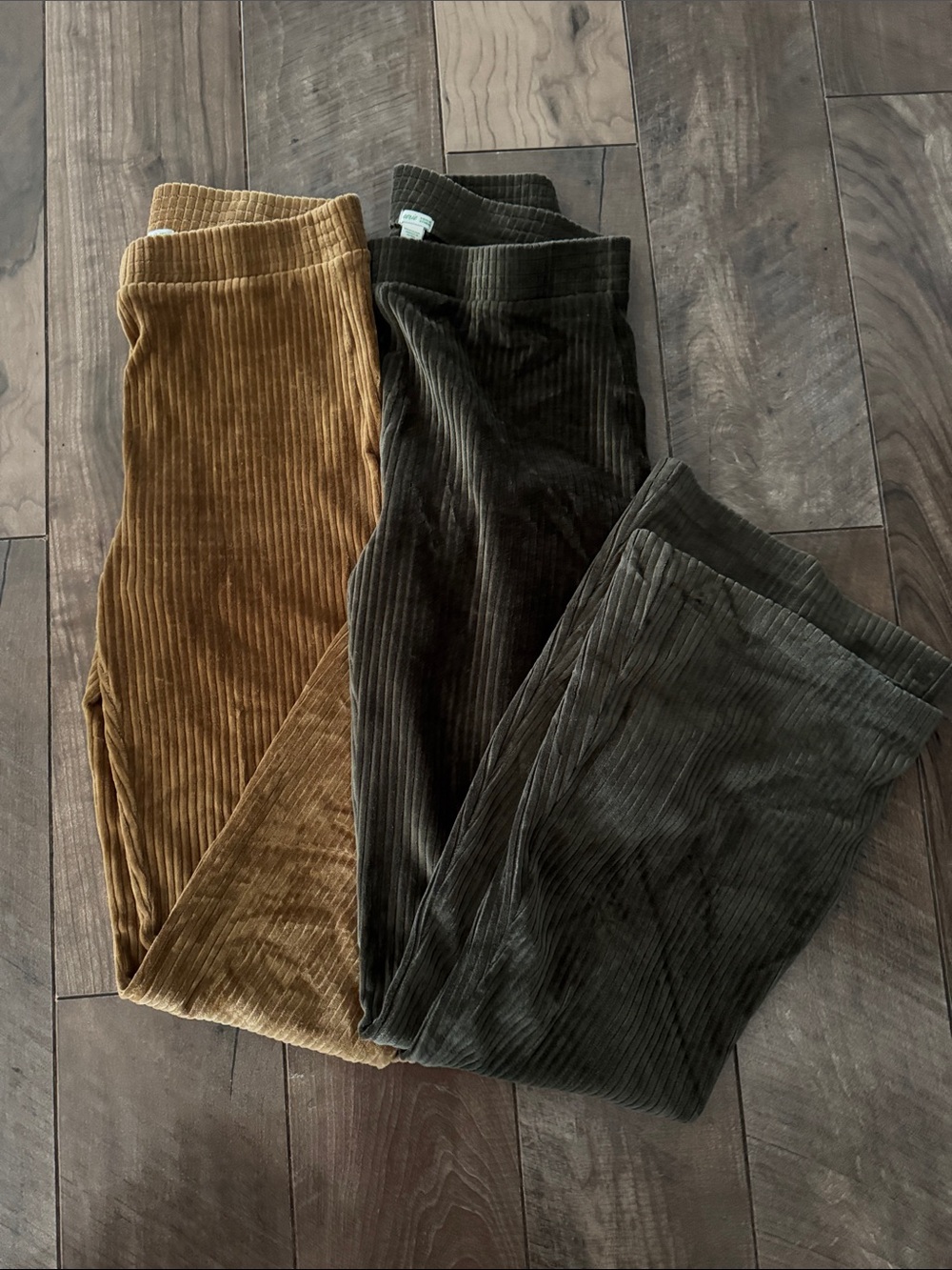 aerie Corduroy falre -Cut leggings in Mustard and Olive